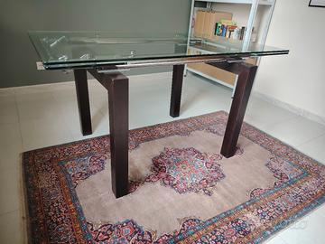 Tavolo da pranzo moderno in vetro e legno wengé