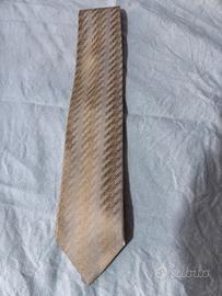 Cravatta Gucci color oro