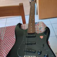 Chitarra elettrica in perfette condizioni 