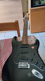 Chitarra elettrica in perfette condizioni 