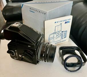 Hasselblad 501 C con prisma PM90 scatole e manuale
