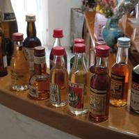 Lotto di 19 mignon di liquore e vini Anni '70 