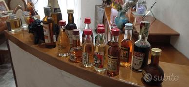 Lotto di 19 mignon di liquore e vini Anni '70 