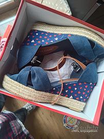Scarpe blu cuori
