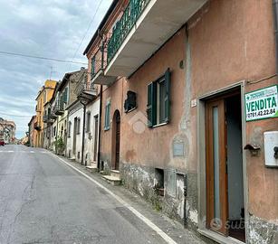 2 LOCALI A ISCHIA DI CASTRO