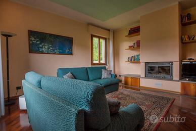 Villa con 2 appartamenti a ampio giardino