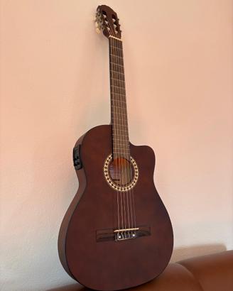 Chitarra acoustic con custodia inclusa