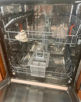 Lavastoviglie Hotpoint ariston 200€ trattibili