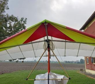 Deltaplano a motore
