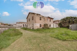 Rustico / Casale di 80 m² con 5 locali a Mira