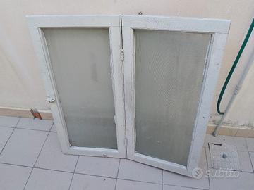 Finestra in legno a 2 ante