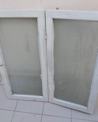 Finestra in legno a 2 ante