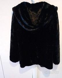 Giaccone con cappuccio in pelliccia ecologica