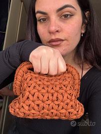 Borsa clutch marrone ambra uncinetto con tracolla