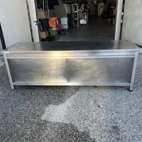 Banco acciaio inox 235×70 con ante scorrevoli
