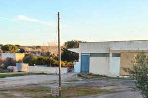LOCALE e PIAZZALE_Polignano_affittasi