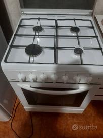 Cucina a metano con forno elettrico