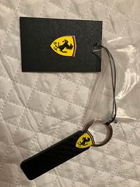 Ferrari - Portachiavi in carbonio merchandising