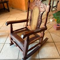 Sedia a dondolo in legno vintage fatta a mano