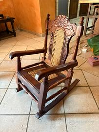 Sedia a dondolo in legno vintage fatta a mano