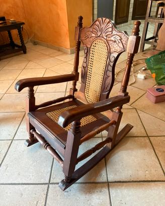 Sedia a dondolo in legno vintage fatta a mano