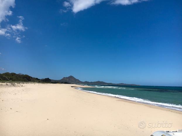 CostaRei,trivano vicino alla spiaggia con giardino