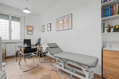 Stanza in studio medico disponibile a giornata