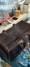 Titolo: Borsa / Valigia da viaggio vintage in vera