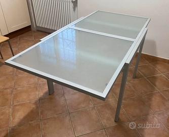 Tavoko quadrato in metallo con piano in vetro