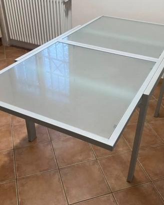 Tavolo quadrato in metallo con piano in vetro