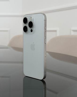 Apple iPhone 15 Pro 256GB – Titanio Naturale