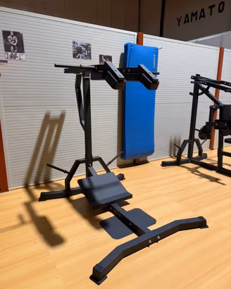 Panca pesi Hack Squat