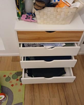 Armadio ikea piccola cassettiera e lettino a sbarr