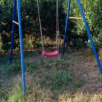 Scivolo e altalena da giardino