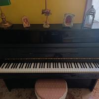 pianoforte verticale kaway di colore nero