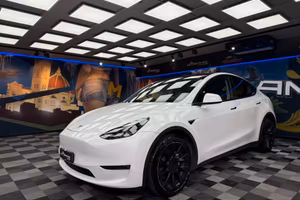 Tesla Model Y Long Range AWD (892)