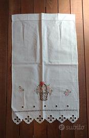 asciugamano ospite  in lino ricamato