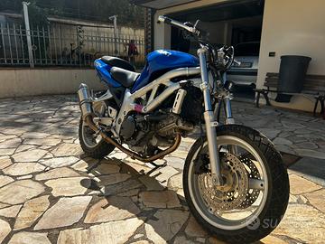 Suzuki sv650 pezzi di ricambio o intera 600€