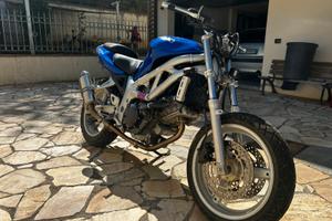 Suzuki sv650 pezzi di ricambio o intera 600€