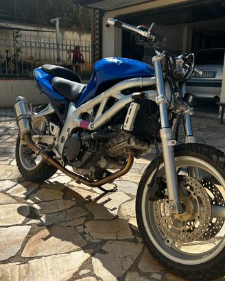 Suzuki sv650 pezzi di ricambio o intera 600€
