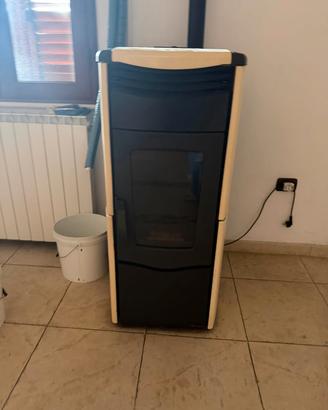 stufa a pellet 14 kw IDRO extraflame mod.Melinda 