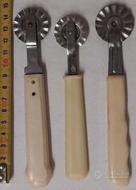 VECCHIE ROTELLE PER LA PASTA UTENSILI VINTAGE