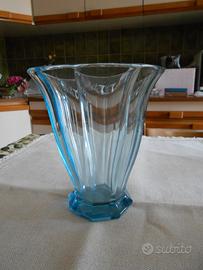 Vaso in vetro con effetto blu