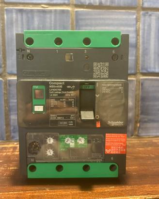 Interruttore Schneider LV426705 ComPact