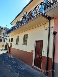 Prestigioso Palazzetto nel Cuore di Pedara