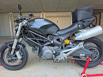 Ducati Monster 696 plus dark