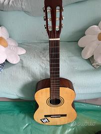 Chitarra classica con custodia