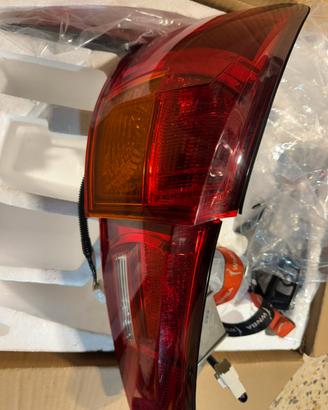 Coppia fari posteriori lexus is 220d