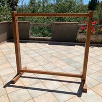 Stand in legno per abbigliamento