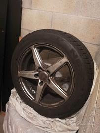 Gomme termiche con cerchi in lega 17 pollici